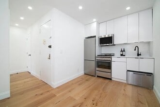109 First Avenue, Unit 3R in New York, NY - Building Photo - Building Photo