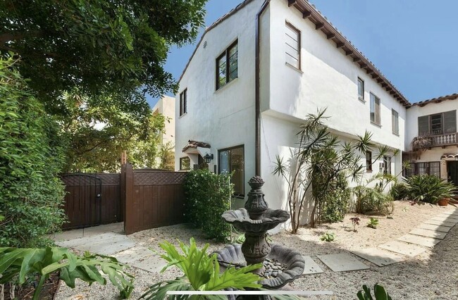 property at 934 N Ogden Dr