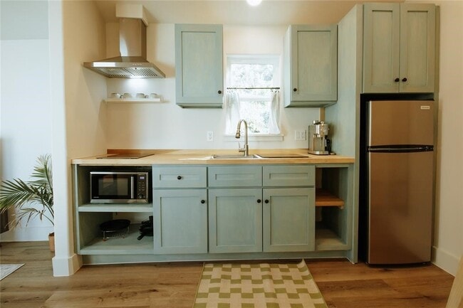 property at 3812 Fulton St