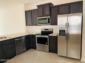 7595 Legacy Trl in Jacksonville, FL - Building Photo