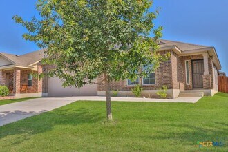 1560 Gateshead Dr in Seguin, TX - Building Photo - Building Photo