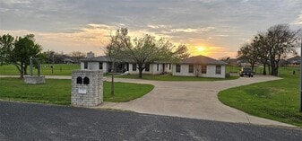 16 Brenda Ln in Round Rock, TX - Building Photo