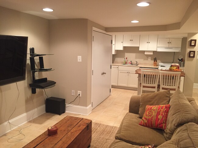 43 Girard St. NE, Unit English Basement