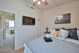 904 E Glenn Crossett St, Unit SI ID1301581P in Arlington, TX - Foto de edificio - Building Photo