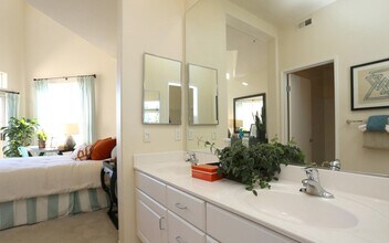 5305 Toscana Way in San Diego, CA - Building Photo - Building Photo