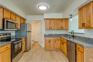 14755 W Hidden Creek Ct in New Berlin, WI - Building Photo