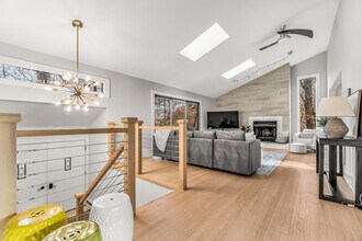 520 Walnut Tree Hill Rd in Shelton, CT - Building Photo - Building Photo