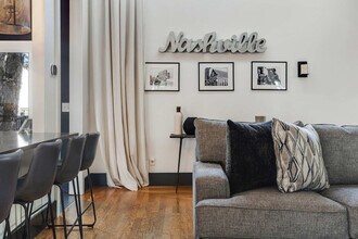 1017 Halcyon Ave in Nashville, TN - Foto de edificio - Building Photo