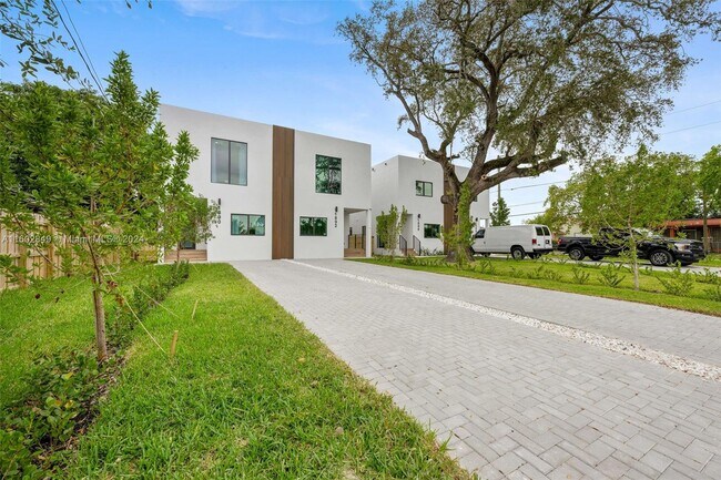 1896 NW 26th St in Miami, FL - Building Photo - Building Photo