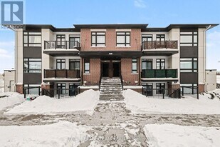 35 Overberg Way in Ottawa, ON - Building Photo