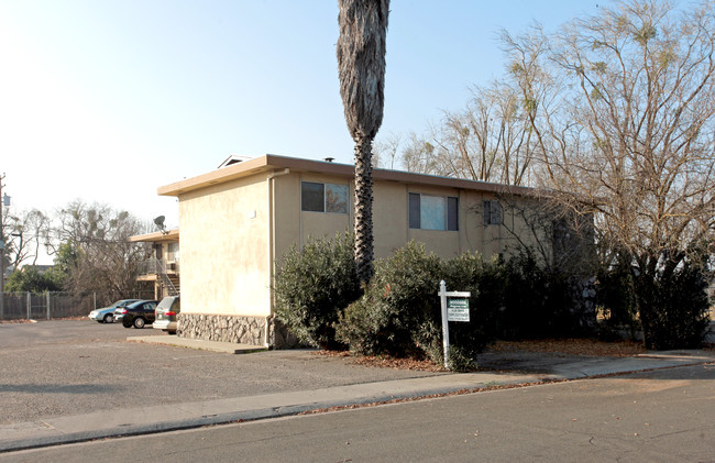 1920 Sequoia St in Ceres, CA - Foto de edificio - Building Photo