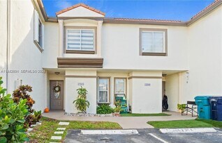 12304 NW 10th Ln in Miami, FL - Building Photo