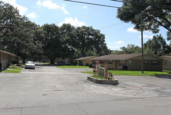 Oakwood in Tampa, FL - Foto de edificio - Building Photo