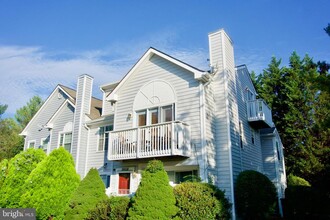 19018 Bronco Dr in Germantown, MD - Building Photo - Building Photo