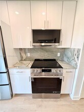 6815 Edgewater Dr in Coral Gables, FL - Building Photo - Building Photo