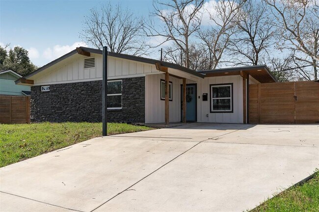 8516 Contour Dr in Austin, TX - Foto de edificio - Building Photo