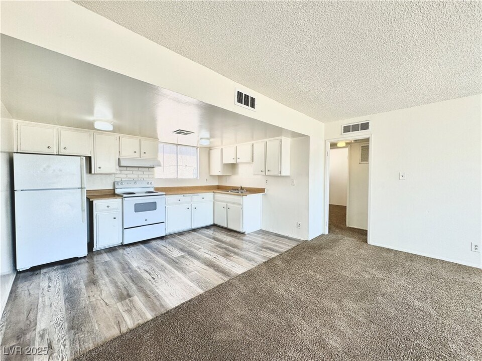 922 N 1st St in Las Vegas, NV - Building Photo