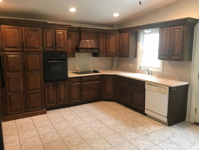 2192 Waterbury Rd in Cheshire, CT - Building Photo - Building Photo