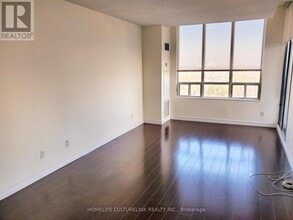 256 Doris Ave in Toronto, ON - Building Photo - Building Photo
