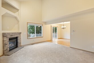 19510 12th Ave Ct E in Spanaway, WA - Building Photo - Building Photo