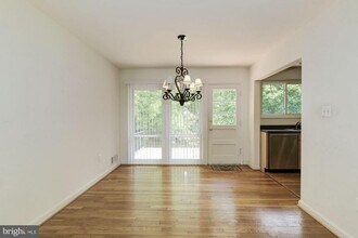 6520 Lone Oak Ct in Bethesda, MD - Building Photo - Building Photo