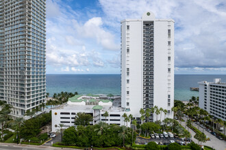 Sands Point in Sunny Isles Beach, FL - Building Photo - Building Photo