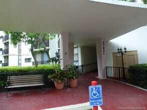 17021 N Bay Rd in Sunny Isles Beach, FL - Building Photo - Building Photo