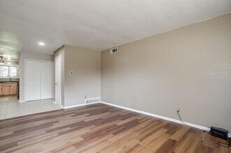 204 Mildred Ln in Benbrook, TX - Foto de edificio - Building Photo