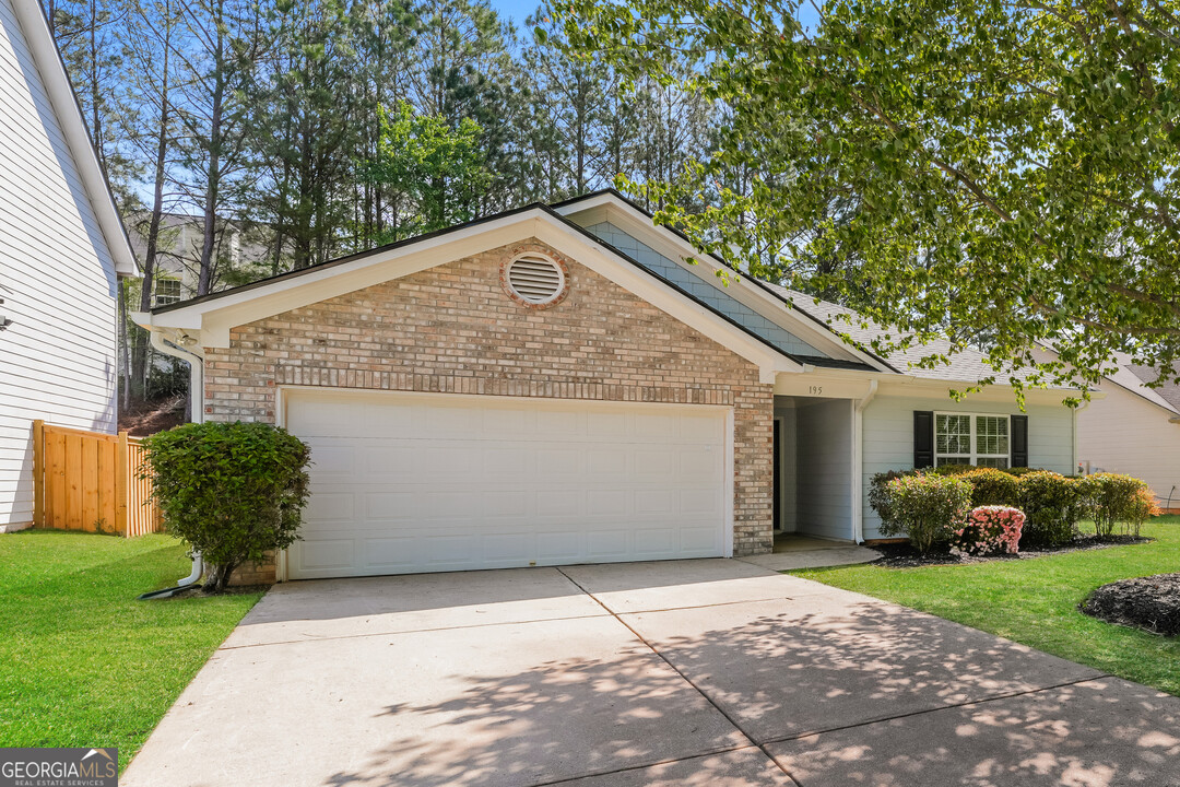 195 Creek Way in Covington, GA - Building Photo