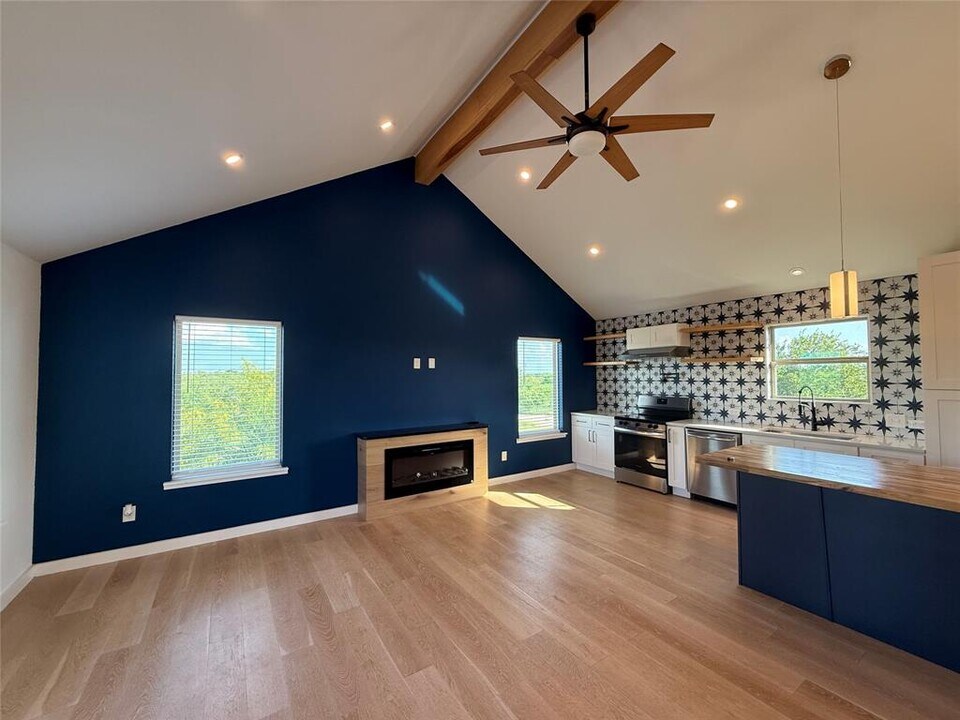 1130 Black Ankle Rd in Lockhart, TX - Building Photo