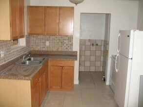 136 NW 14th Way in Dania Beach, FL - Building Photo - Building Photo