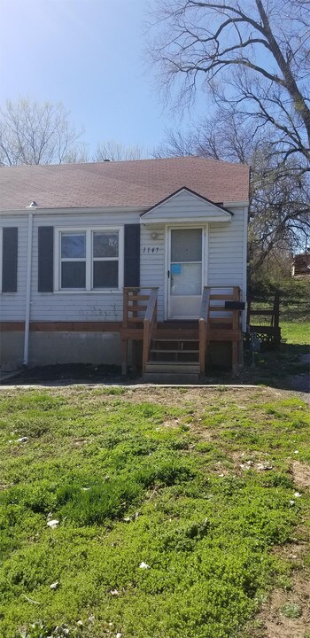 1147 Oakland Ave in Kansas City, KS - Foto de edificio