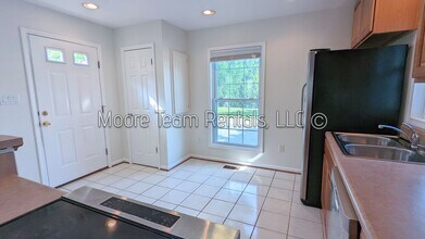 74 Turnabout Ln in Hendersonville, NC - Building Photo - Building Photo
