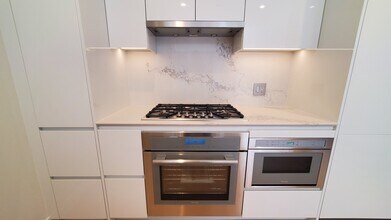135 Seaport Blvd, Unit 908 in Boston, MA - Foto de edificio - Building Photo