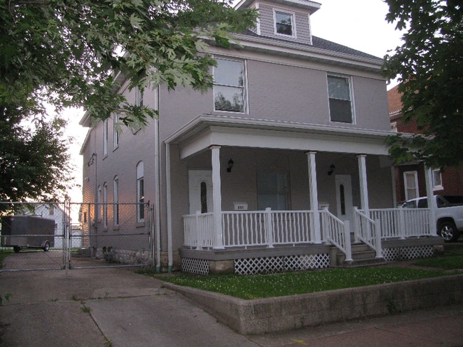 2221 Benton St in Granite City, IL - Building Photo - Building Photo