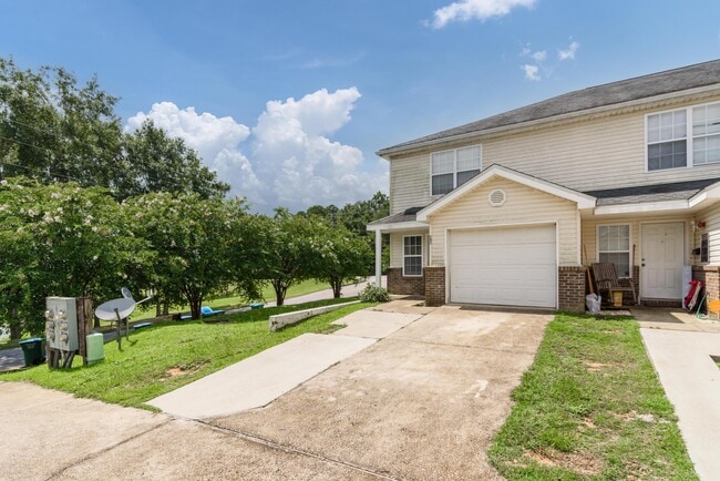 100 Corwin Dr in Crestview, FL - Building Photo - Building Photo