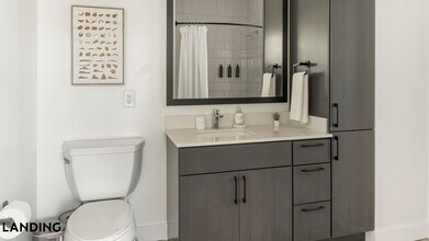 1007 S Mint St, Unit 834 in Charlotte, NC - Foto de edificio - Building Photo