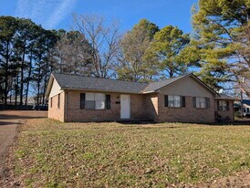 120 Willow Ln in Martin, TN - Building Photo