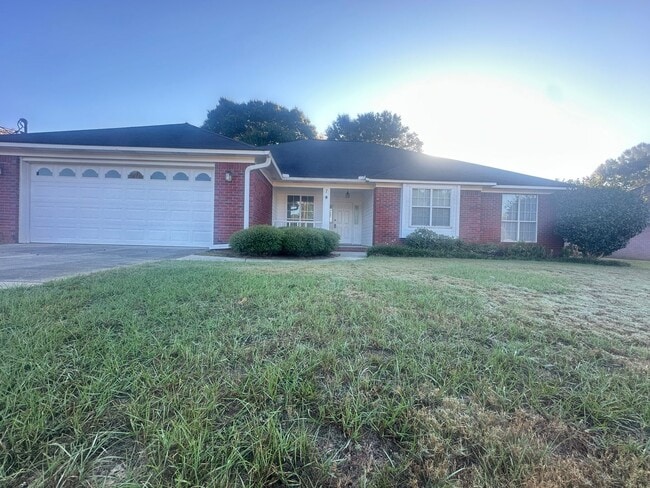 property at 7 Stratford Ln