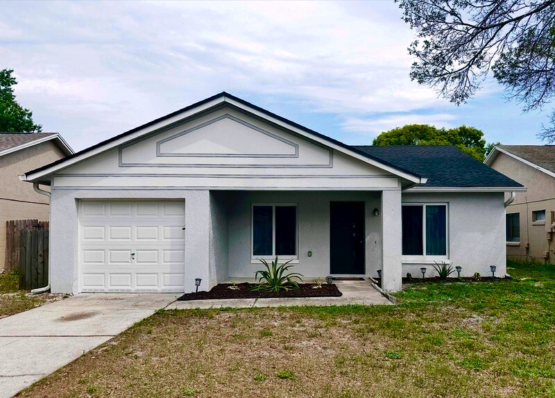 1016 Olliff Way in Oviedo, FL - Building Photo