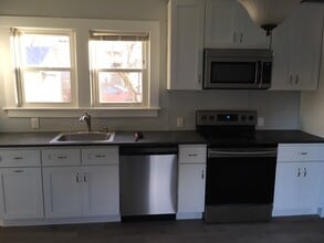 857 Broadway, Unit Unit 1 in South Portland, ME - Building Photo - Building Photo