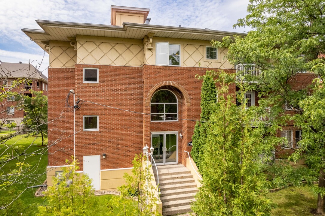 7020 Marie-Rollet Rue in Montréal, QC - Building Photo