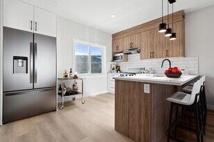 Cherry Hills at Orchards in Edmonton, AB - Building Photo