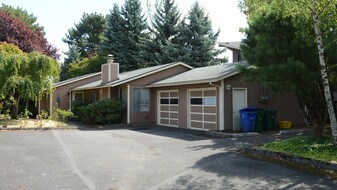 3410 SE 111th Ave in Portland, OR - Building Photo