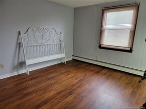 76 Maple St in Branford, CT - Building Photo - Building Photo