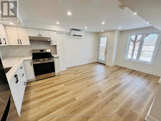 3283 Turnstone Blvd in Pickering, ON - Building Photo - Building Photo