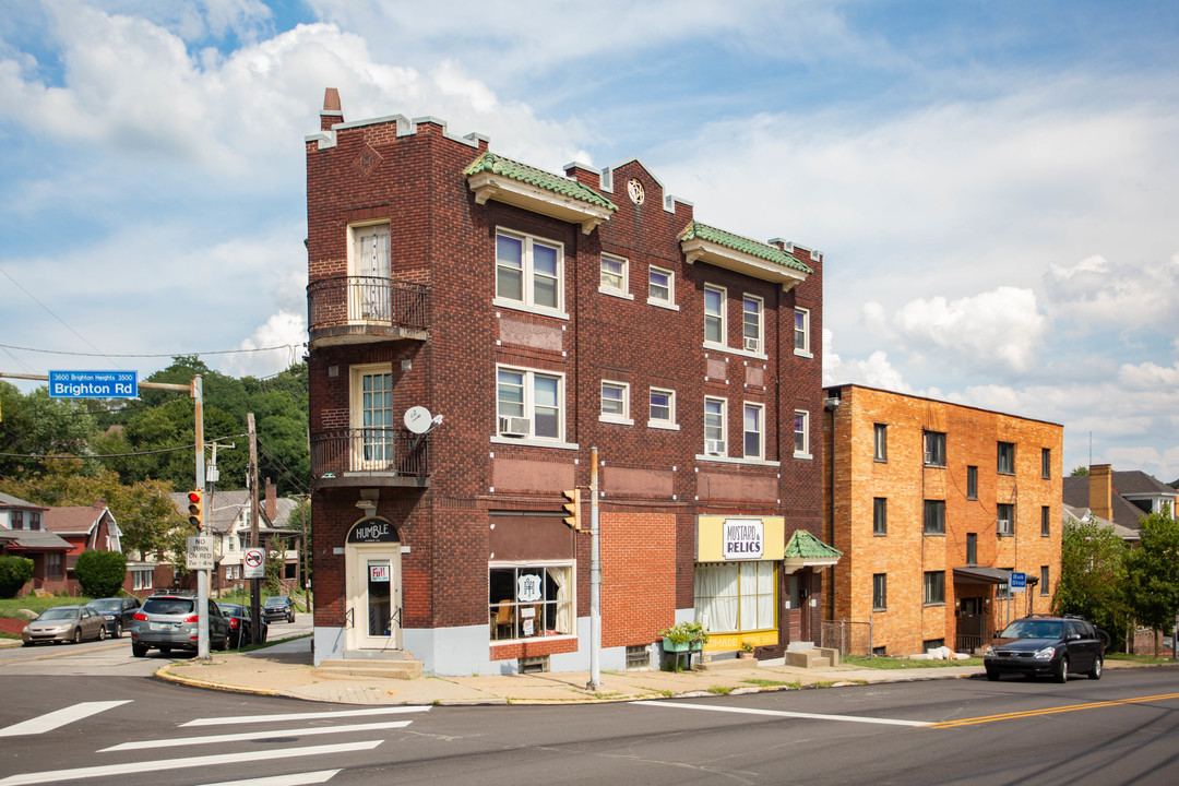 3596 Brighton Rd in Pittsburgh, PA - Building Photo