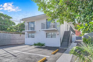 668 NW 31st St in Miami, FL - Building Photo