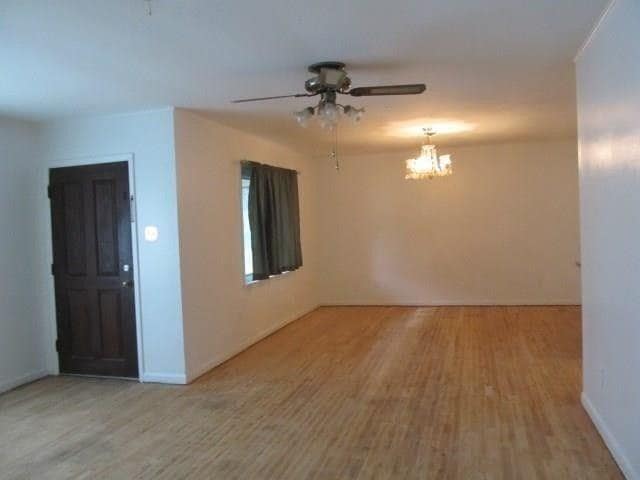 823 N Meyer St in Sealy, TX - Building Photo - Building Photo