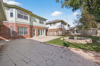 2431 Parkwood Ln in Sugar Land, TX - Foto de edificio - Building Photo